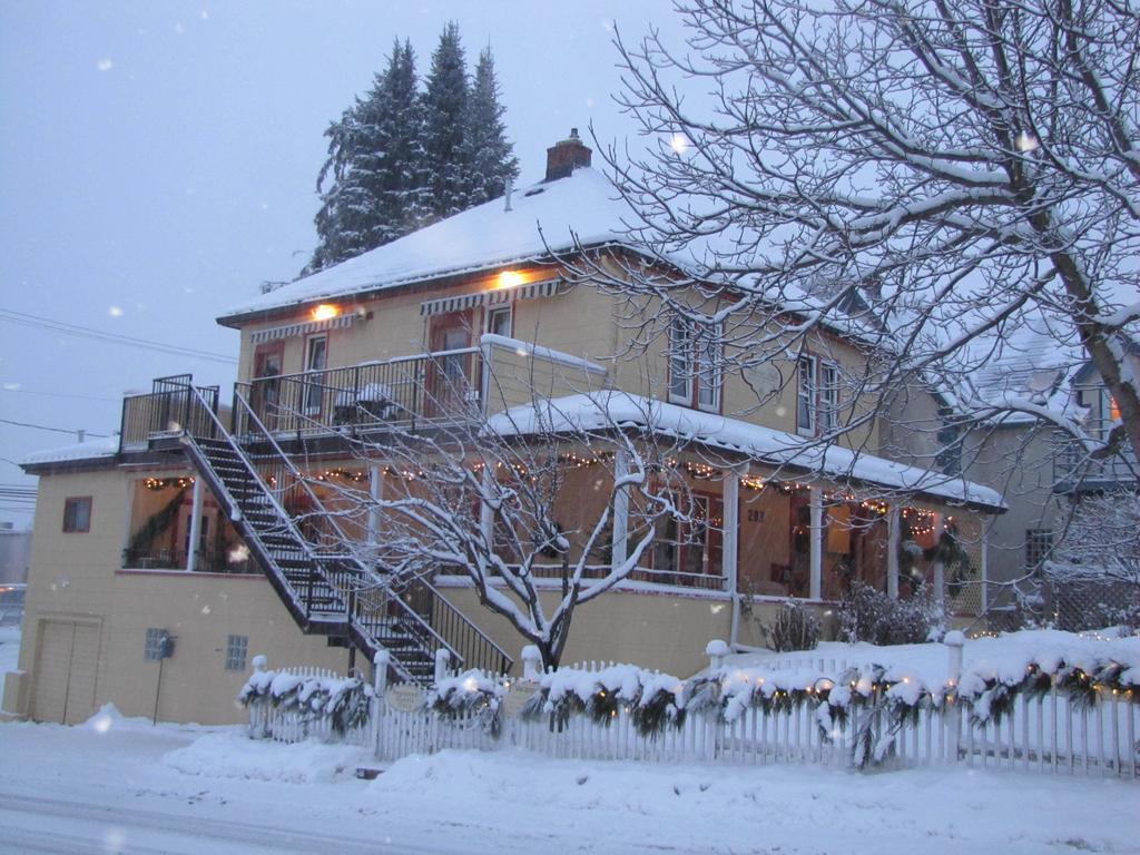 Victoria Falls House Inn Nelson Exterior photo